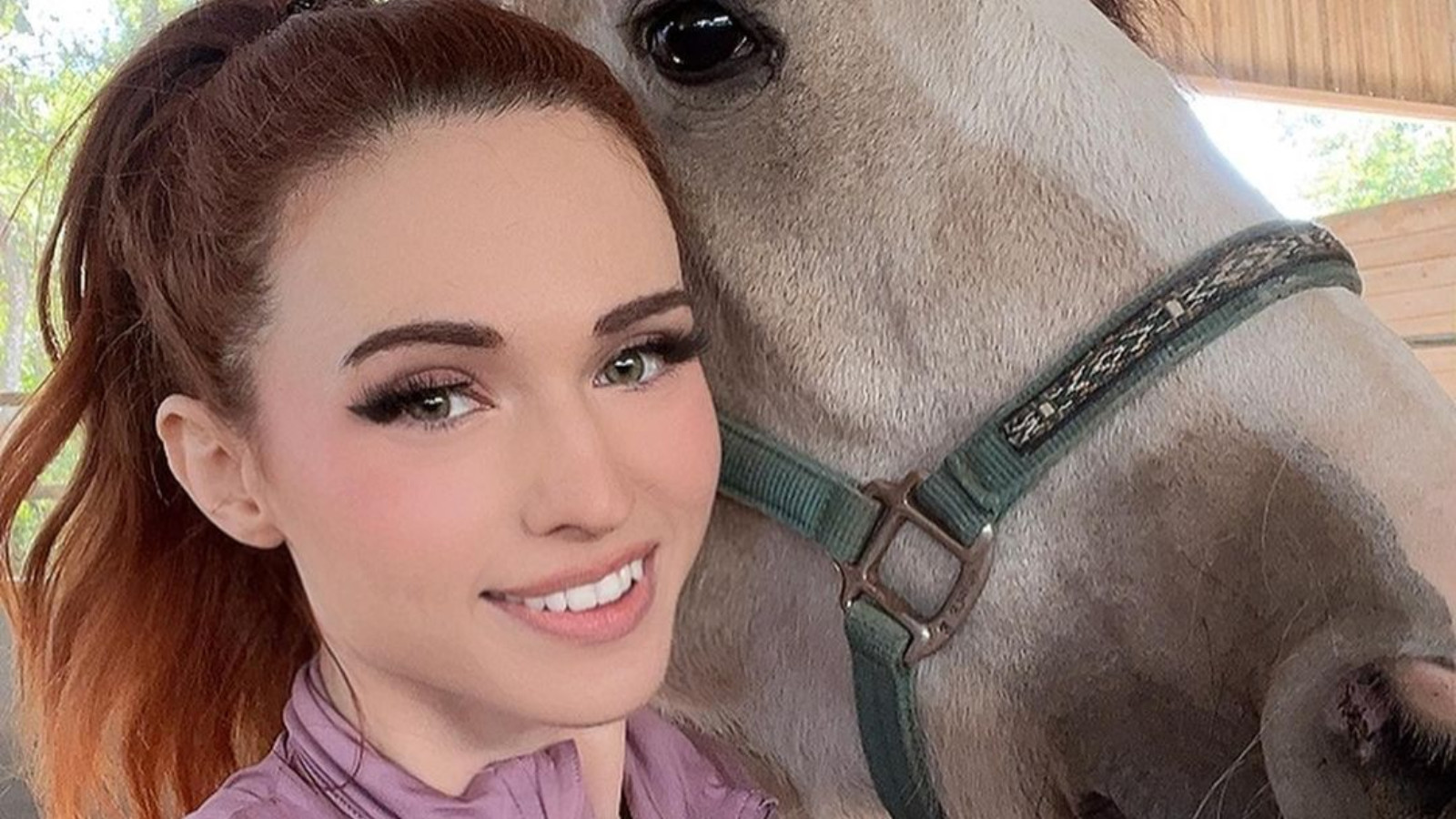 Amouranth si prende una pausa indefinita da Twitch dopo le 27