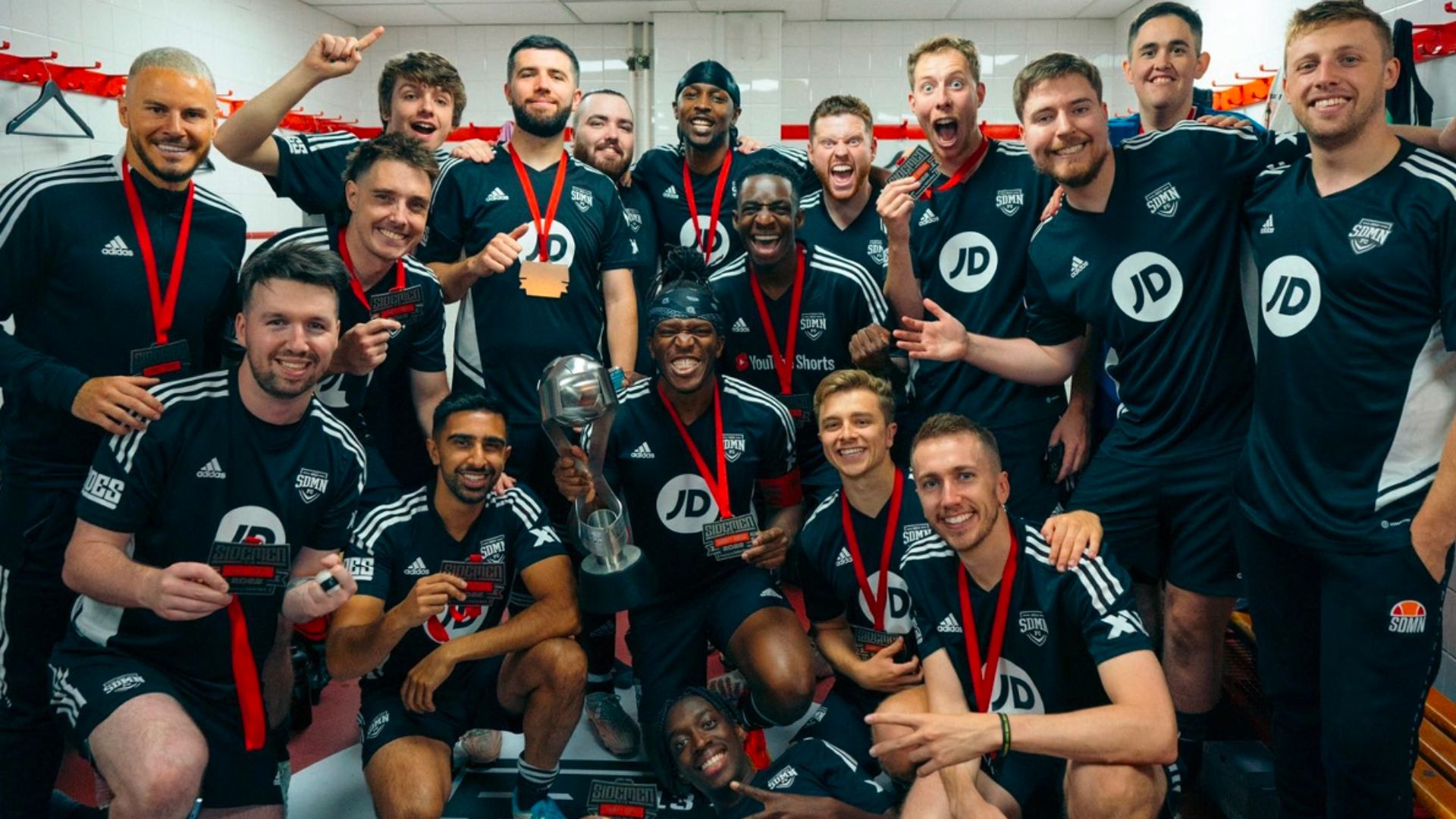 La star di Sidemen ha firmato con una squadra di 29