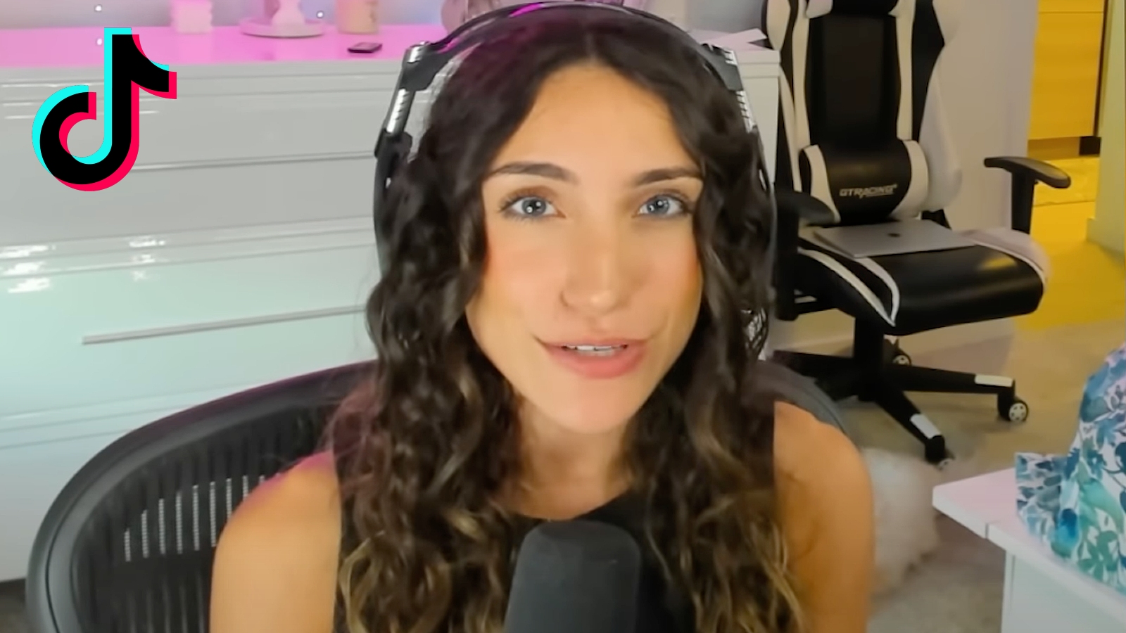 Lo streamer di Warzone trolla gli accusatori di Nadia con 25