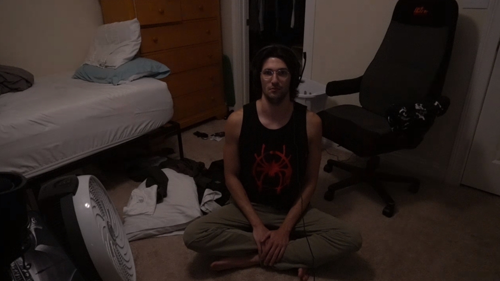 Lo streamer valoroso riceve il ban da Twitch per aver 17