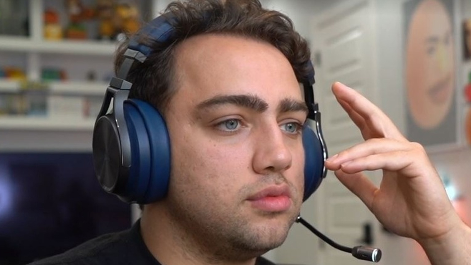 Mizkif mostra il nuovo tatuaggio disegnato dalla chat di Twitch 75