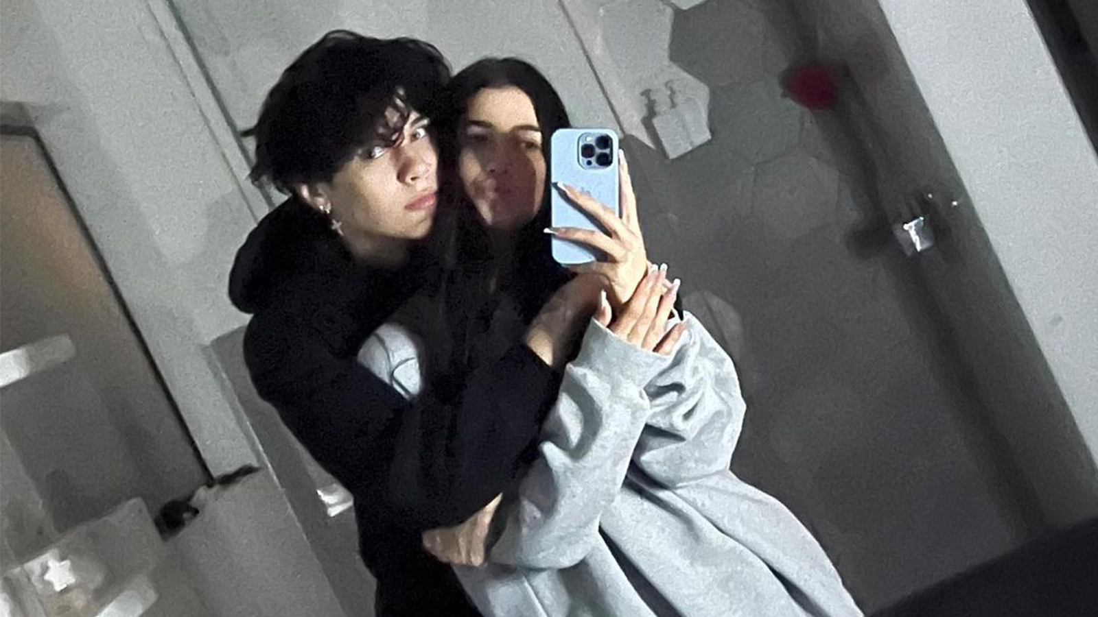 1667610883 Charli DAmelio e Landon Barker aggiornano la loro relazione tra 45