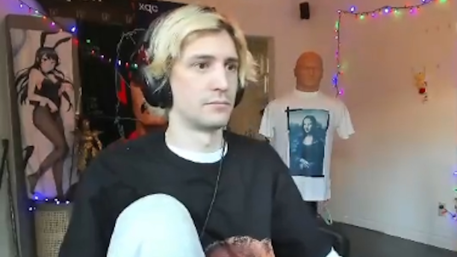 xQc va nel panico dopo aver mostrato accidentalmente nudita in 45