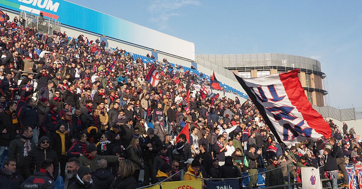 “Sassuolo-Bologna: la sfida che ha fatto impazzire oltre 5mila tifosi rossoblù! Scopri il risultato!”