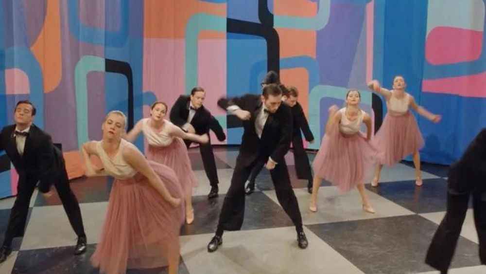 Cosa si cela dietro il trend virale della danza TikTok 21