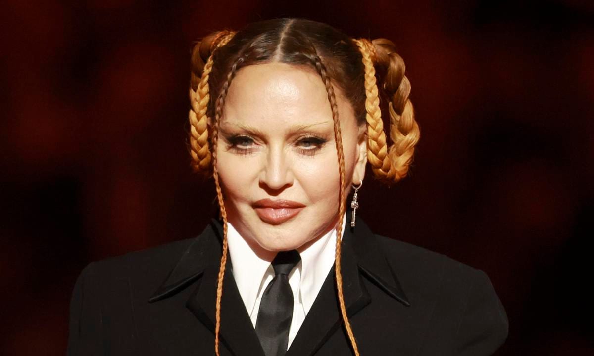 Madonna e suo figlio David Banda ballano la salsa in 69