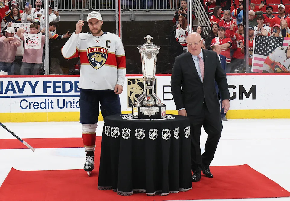 Capitano Aleksander Barkov durante la presentazione del trofeo. (Bruce Bennett/Getty Images)