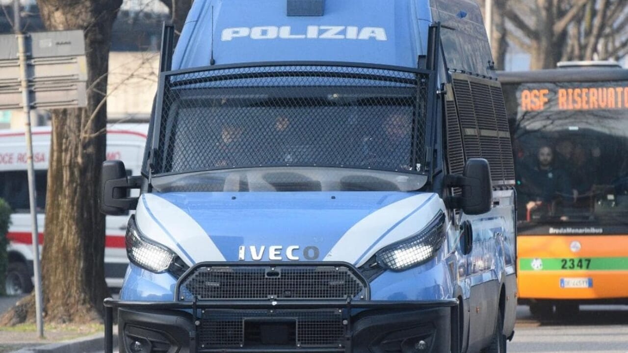 Como-Cagliari: Tre tifosi nei guai nel settore distinti durante la partita!