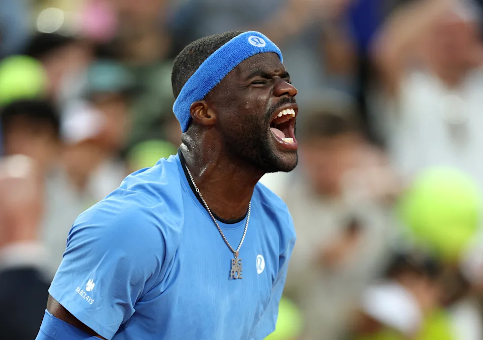 Tiafoe celebra la sua vittoria del quarto round. (Adam Pretty/Getty Images)