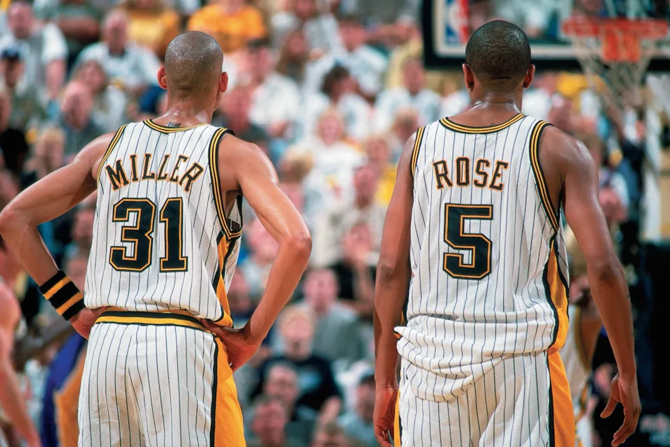 Reggie Miller e Jalen si sono alzati durante le finali NBA del 2000. (Nathaniel S. Butler/NBAE tramite Getty Images)