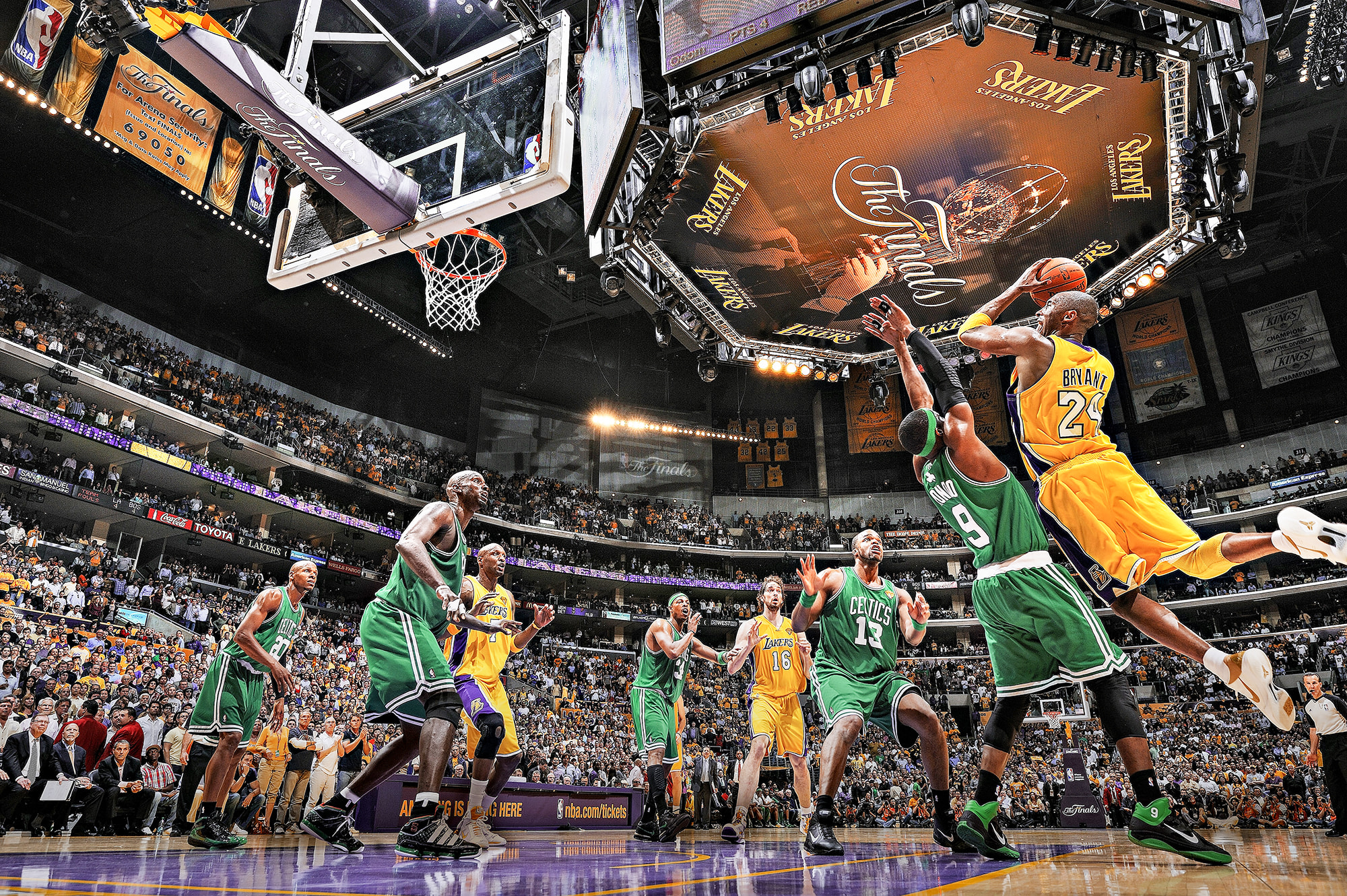 La guardia di Los Angeles Lakers Kobe Bryant