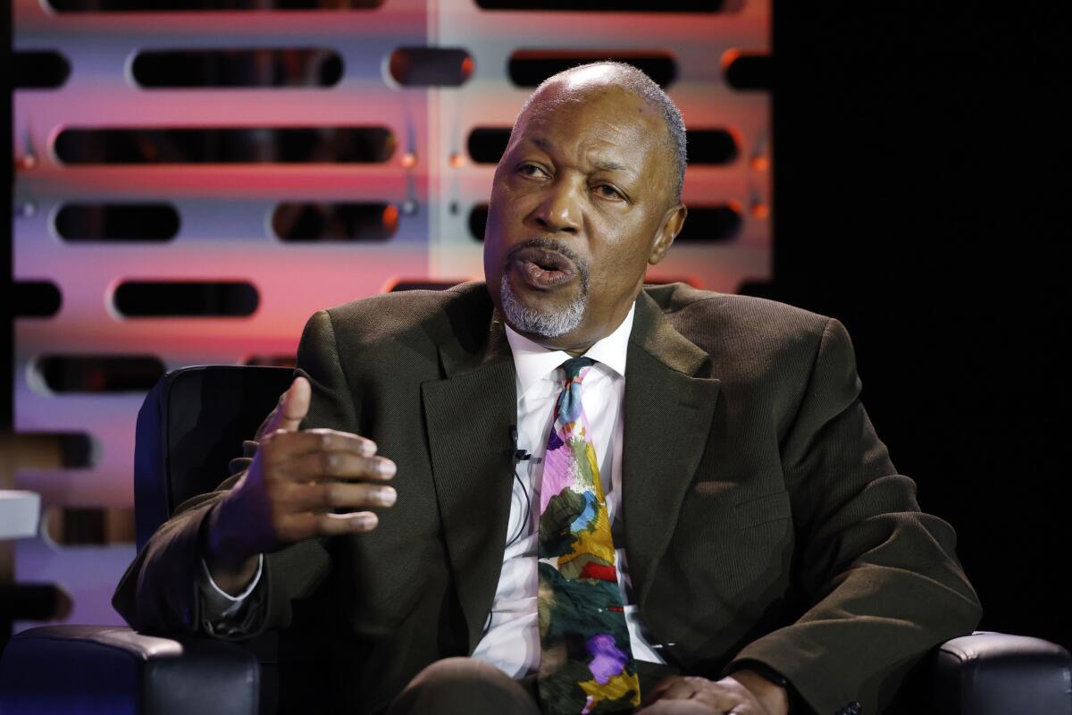 L'ex di David Greenwood dell'UCLA parla della sua carriera durante un evento nazionale per la Hall of Fame della National Collegiate Basketball