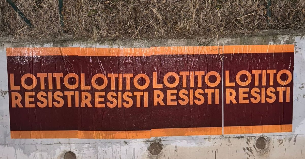 Roma invasa da poster: Lotito, la città ti sostiene!